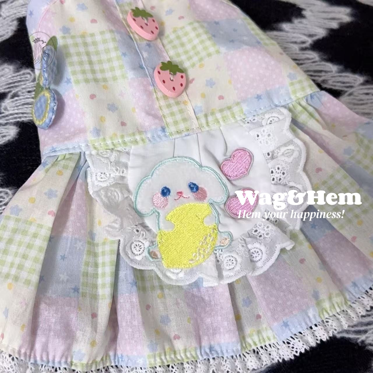 「莓果小兔」粉藍綠格紋拼接裙｜夢幻主題風｜蕾絲圍兜邊【PC系列】